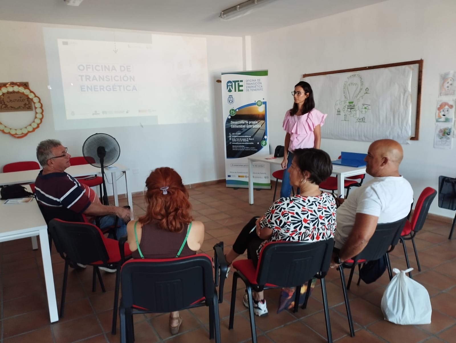 Taller informativo impartido por la OTC de comunidades energéticas en Arafo