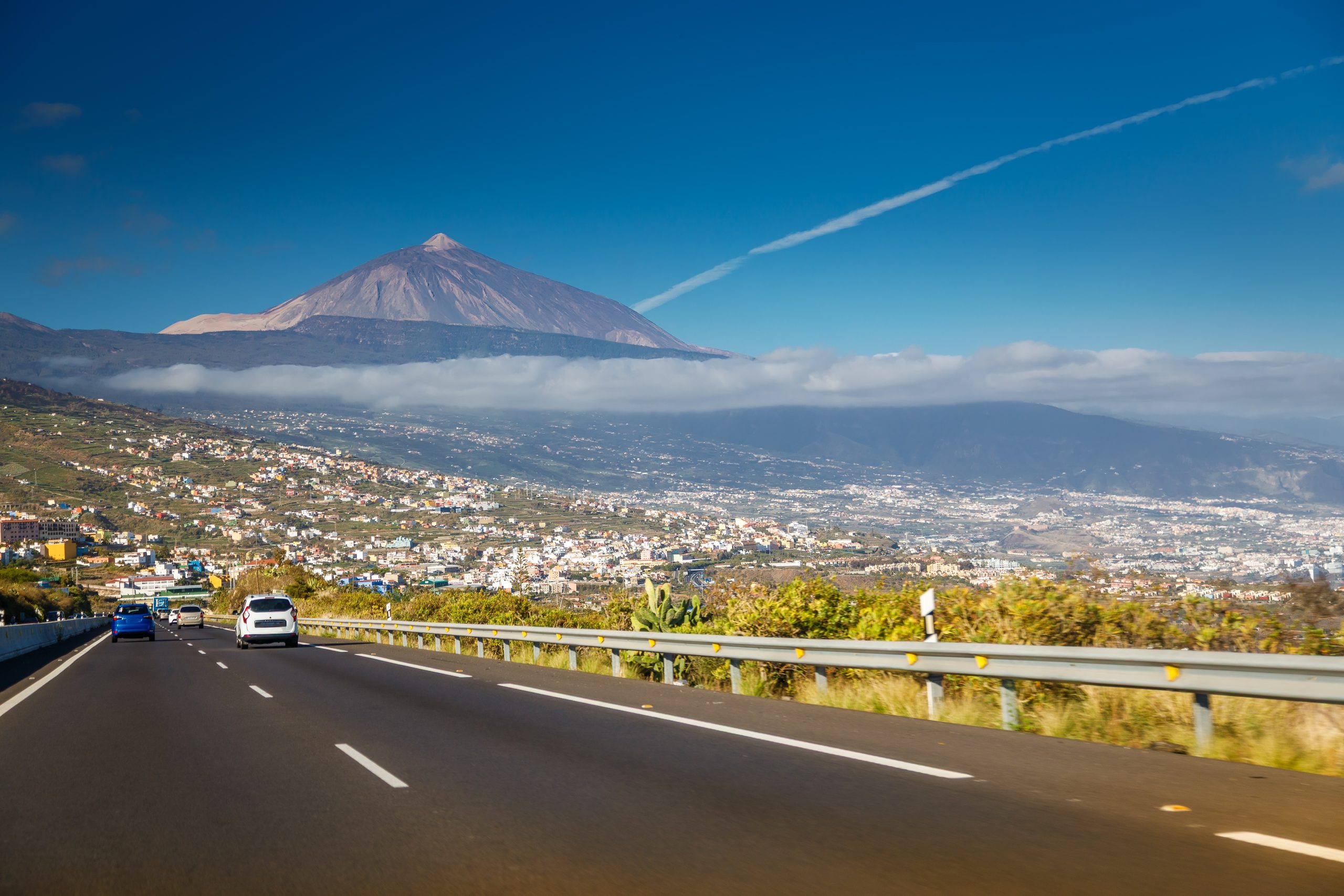 Publicada la Ley 4/2025 con nuevos criterios ambientales en el transporte por carretera en Canarias